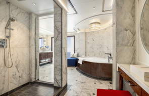 Desire Swingers Cruise 2027 West Indie Owners Suite Badkamer