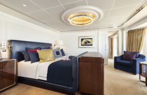 Desire Swingers Cruise 2027 West Indie Owners Suite Slaapkamer